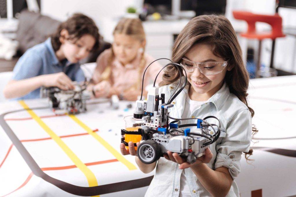 Exploring Cutting-Edge Technology with Middle Schoolers to Foster Interest in STEM Careers​
